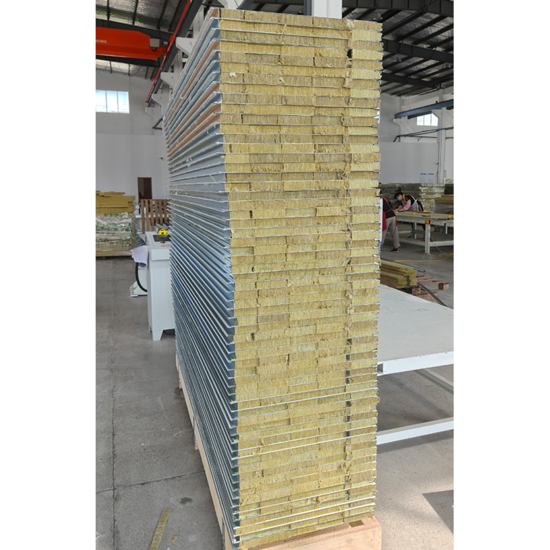 Composiet plafond van steenwolplaten